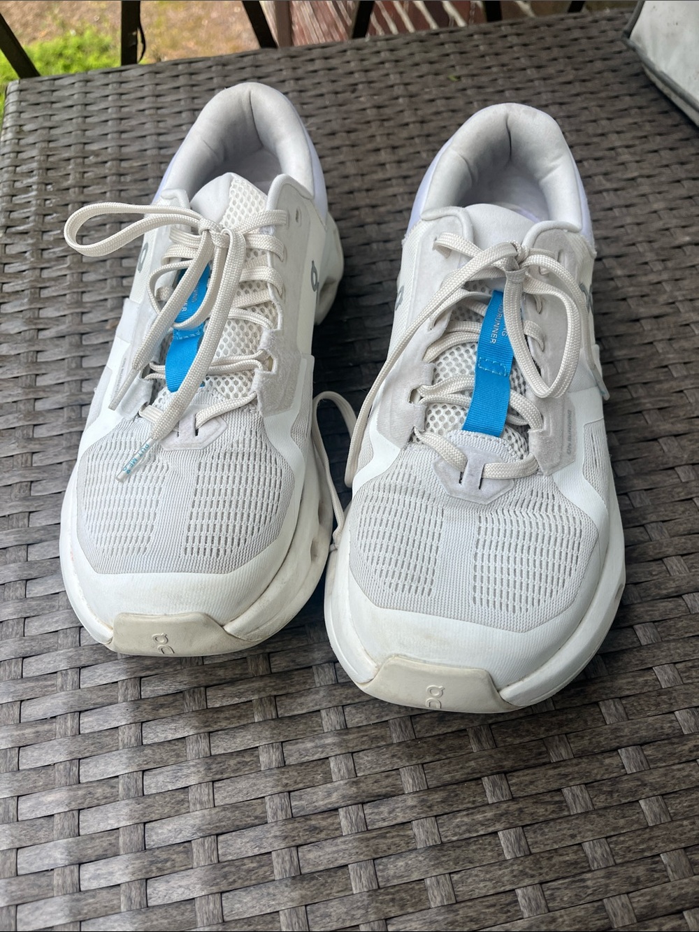 Women's Athletic Running Shoes - Light Gray with Blue Accent